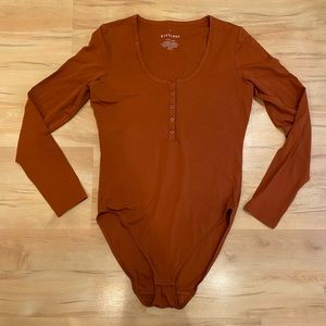 Everlane Long Sleeve Bodysuit Supima Cotton Size M EUC Color: Cinnamon